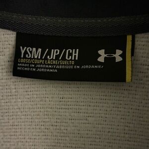 Boys Under Armour gray quarter zip - very good condition - Gray size youth small